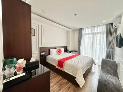 King Room with Balcony — Phú Gia Hotel 99 Đường D1, KDC Him Lam, Tân Hưng, Quận7